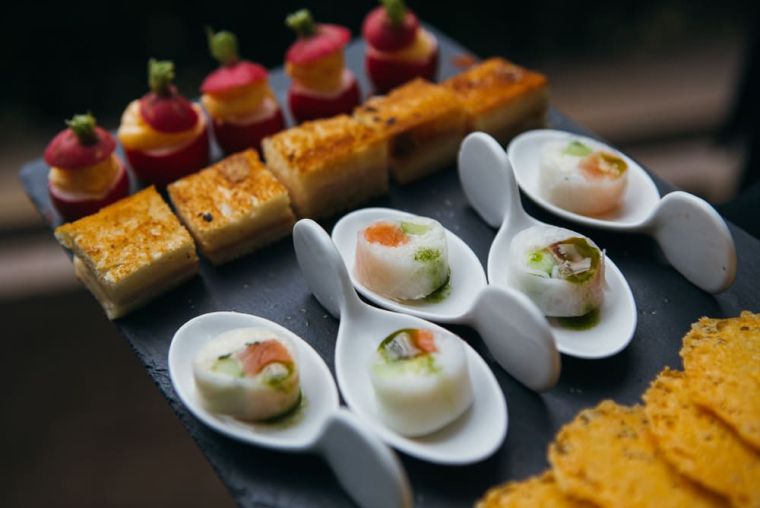 Traiteur à cannes pour buffet entreprise, cocktail dinatoire et déjeunatoire
